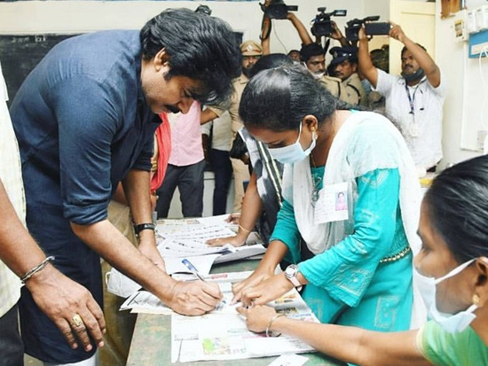 Janasena Chief Pawan Kalyan Cast His Vote In Vijayawada